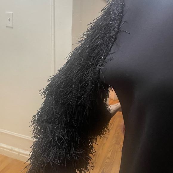 Gracia Black Feather Sleeve Sweatshirt - Picture 12 of 13